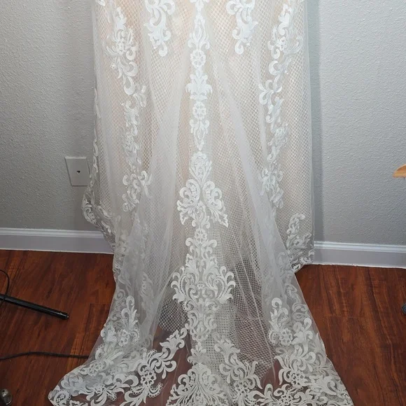 Galina Elegant Lace Off-Shoulder Wedding Dress Size 24W - Picture 11 of 13